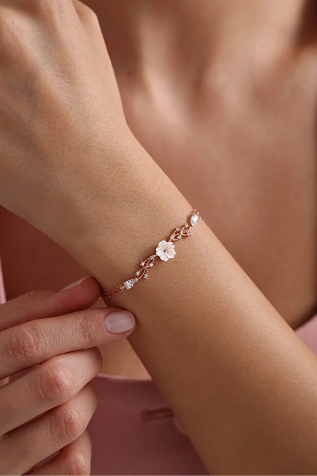 925 Ayar Gümüş Rose Kaplama Bahar Işıltılı Manolya Çiçeği Bileklik